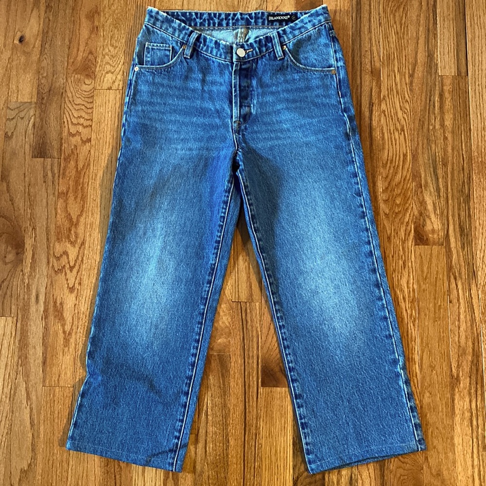 Blank NYC women’s straight leg jeans in medium wash size 27.